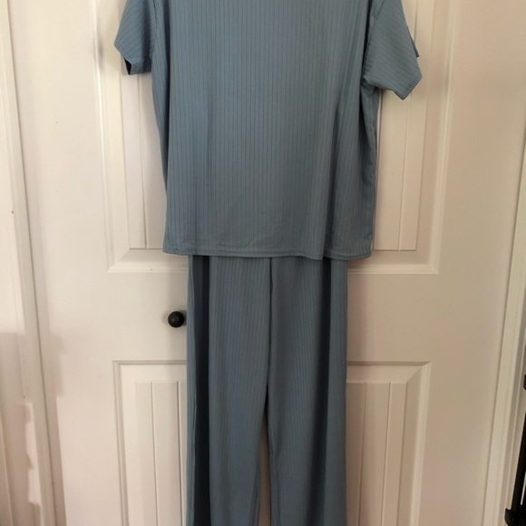 Venus Rule Ribbed knit flare pants & crop tee top. - Picture 8 of 9